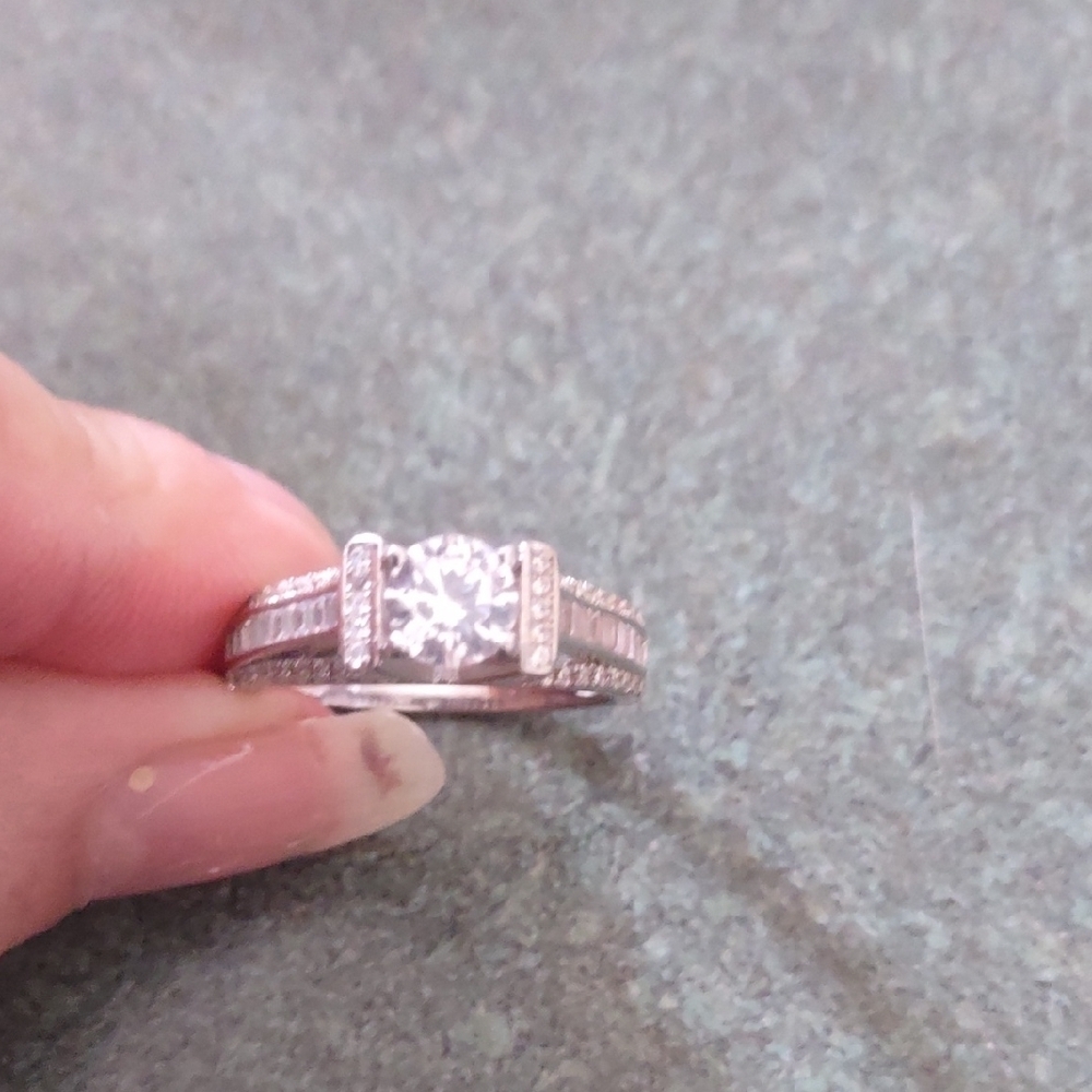 Timeless Sterling Silver Ring with Split Shank Size 9 1/4 - Picture 4 of 6
